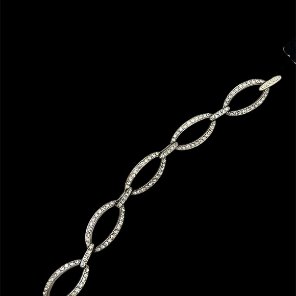 Vintage MONET Silver Tone Pave Rhinestone Crystal Oval Link Bracelet - Picture 4 of 6